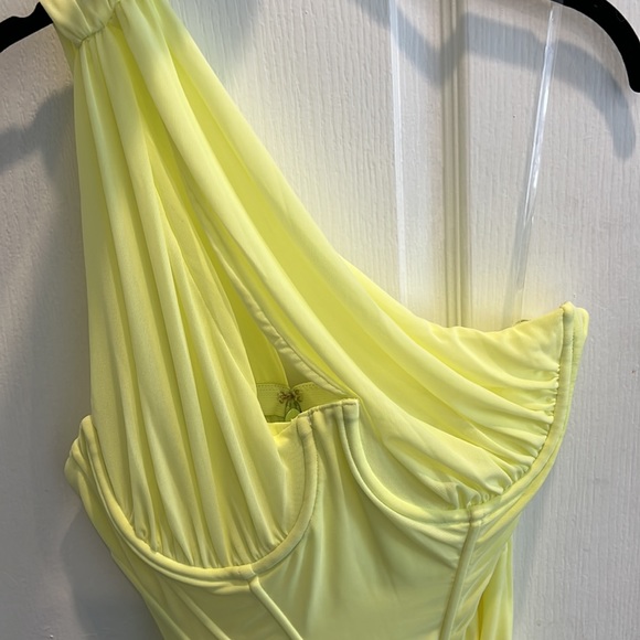 RARE House of CB ‘Clementine’ Lime Cut Out Mini Dress - Picture 15 of 15